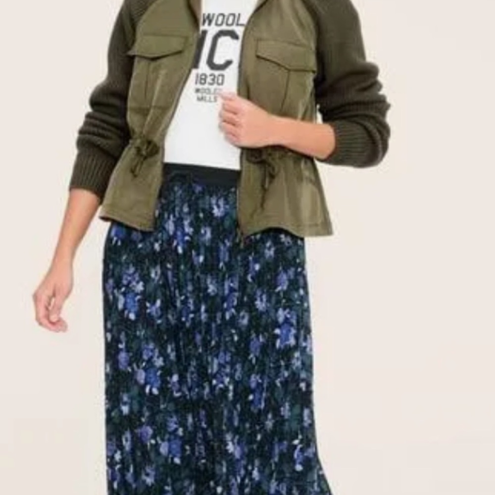Woolwich Floral Pleated Skirt - Blue and Black great Value&style